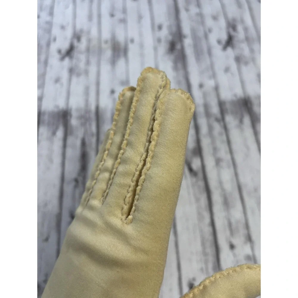 1960s Vintage Womens Butter Yellow MCM Gloves Stitch Detailing SMALL